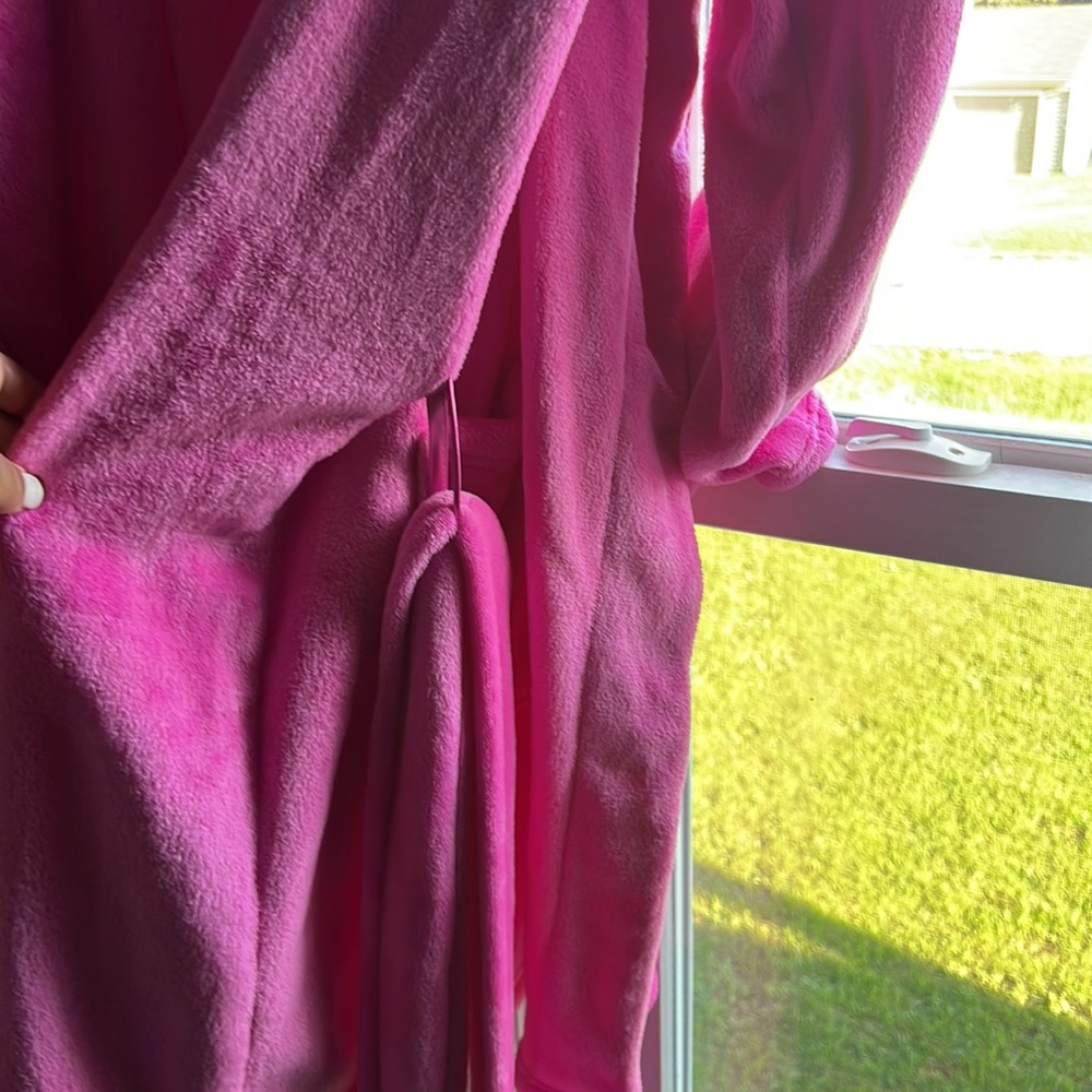 Victoria Secret Beautiful Robe - Picture 3 of 3